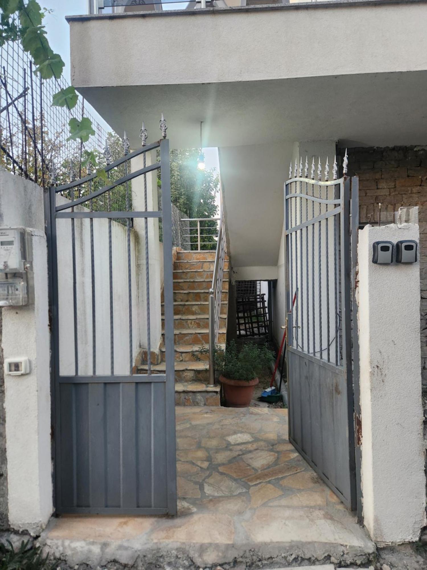 B&B Kroni 1 Shkoder Ngoại thất bức ảnh